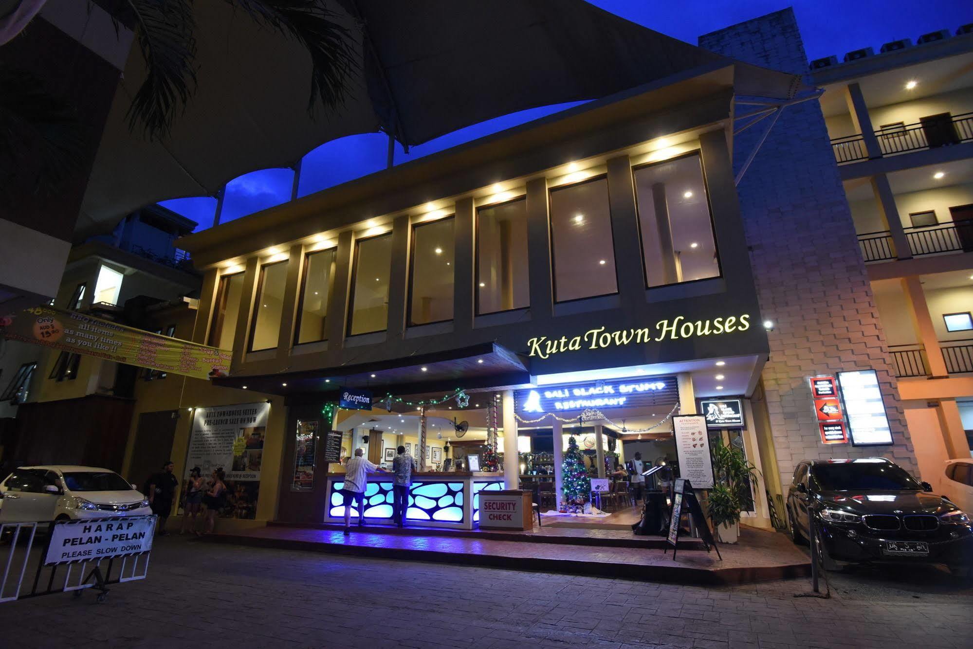 Kuta Town House Apartments מראה חיצוני תמונה